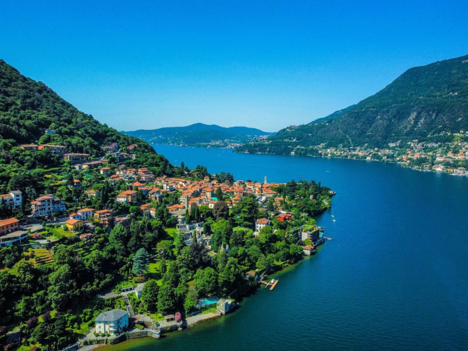 Lake Como and a colourful Italian lakeside village