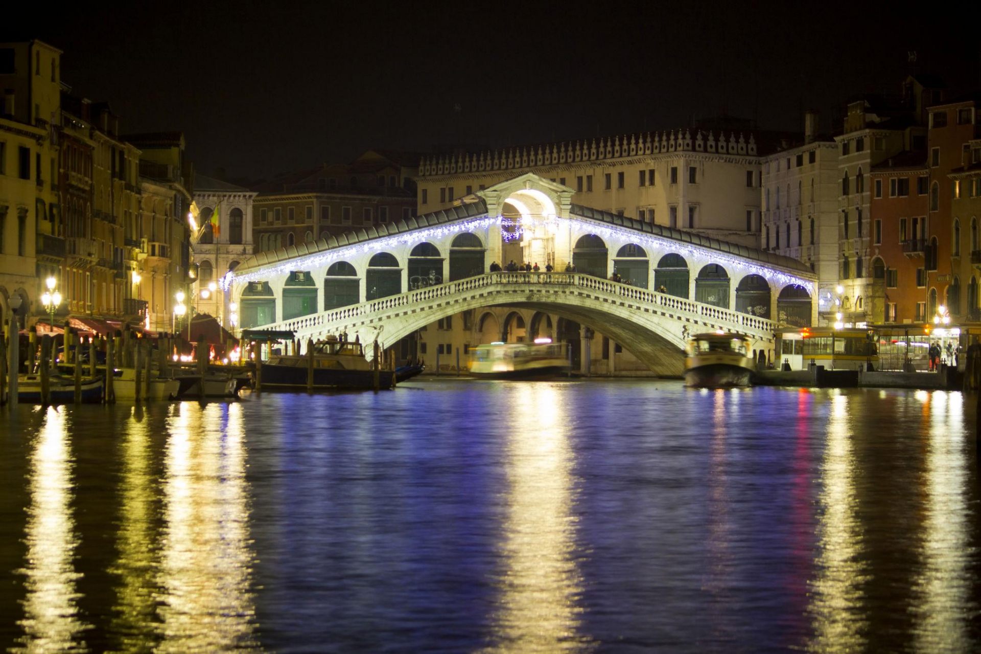 Rialto Bridge illuminated at night